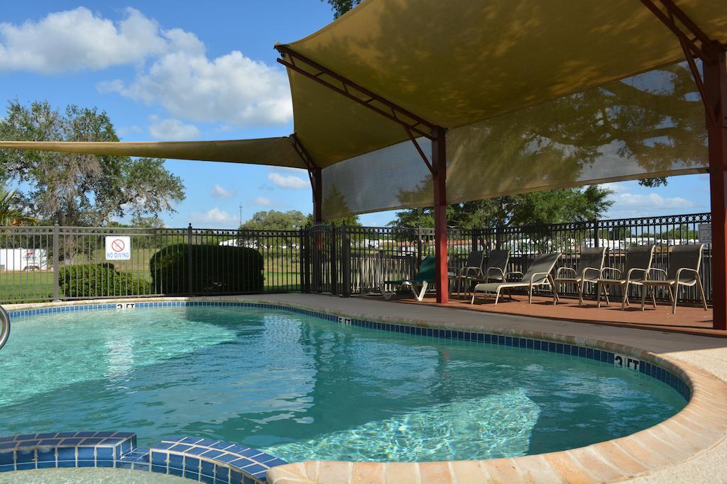 Executive Inn&Suites Cuero Exterior foto